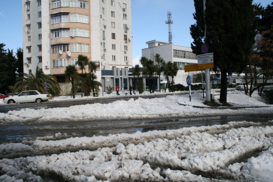 Снег в центре Адлера. 14 января 2008